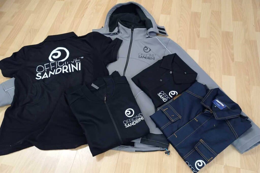 Coordinato Aziendale con T-sihirt, Polo, Felpa Giubbino e Giacca Softshell in Digitale DTF